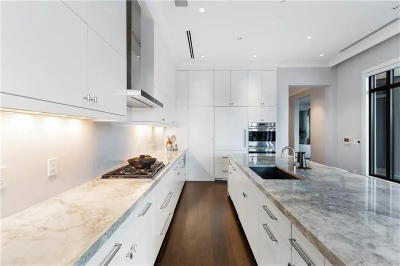 3376 Peachtree Road Unit 1, Atlanta, Georgia 30326, 3 Bedrooms Bedrooms, ,3 BathroomsBathrooms,Residential,For Sale,3376 Peachtree Road Unit 1,7585122