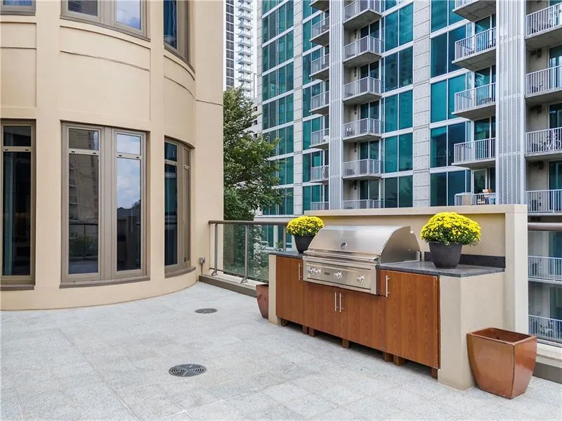 3376 Peachtree Road Unit 1, Atlanta, Georgia 30326, 3 Bedrooms Bedrooms, ,3 BathroomsBathrooms,Residential,For Sale,3376 Peachtree Road Unit 1,7585122