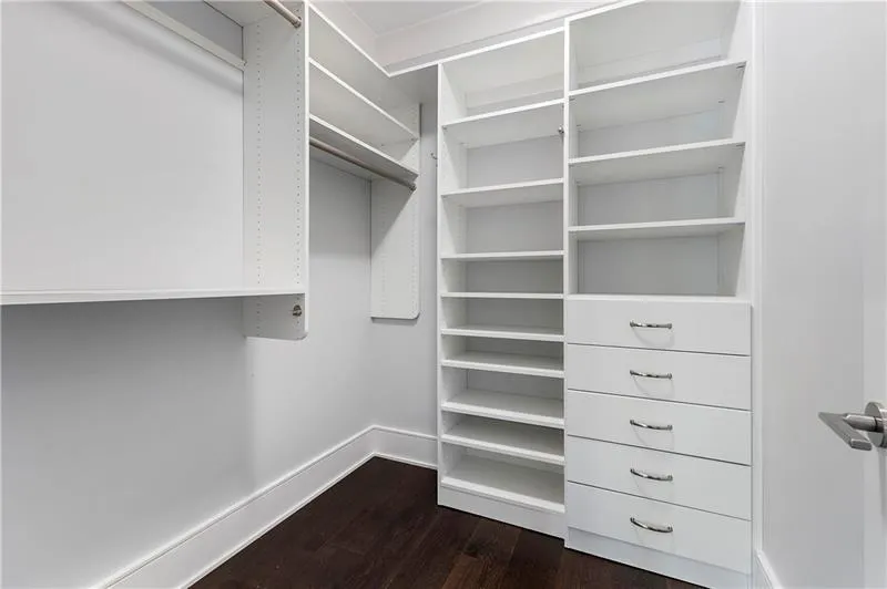 3376 Peachtree Road Unit 1, Atlanta, Georgia 30326, 3 Bedrooms Bedrooms, ,3 BathroomsBathrooms,Residential,For Sale,3376 Peachtree Road Unit 1,7585122