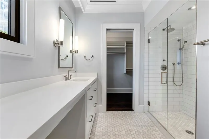 3376 Peachtree Road Unit 1, Atlanta, Georgia 30326, 3 Bedrooms Bedrooms, ,3 BathroomsBathrooms,Residential,For Sale,3376 Peachtree Road Unit 1,7585122