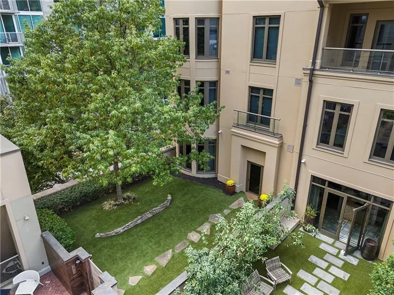 3376 Peachtree Road Unit 1, Atlanta, Georgia 30326, 3 Bedrooms Bedrooms, ,3 BathroomsBathrooms,Residential,For Sale,3376 Peachtree Road Unit 1,7585122