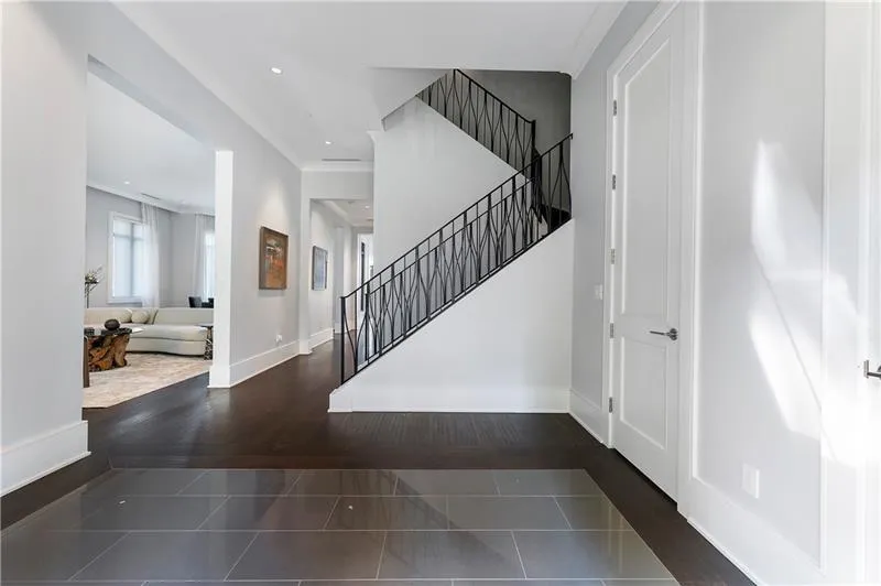 3376 Peachtree Road Unit 1, Atlanta, Georgia 30326, 3 Bedrooms Bedrooms, ,3 BathroomsBathrooms,Residential,For Sale,3376 Peachtree Road Unit 1,7585122