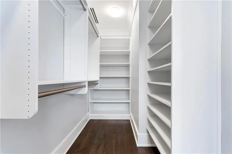 3376 Peachtree Road Unit 1, Atlanta, Georgia 30326, 3 Bedrooms Bedrooms, ,3 BathroomsBathrooms,Residential,For Sale,3376 Peachtree Road Unit 1,7585122