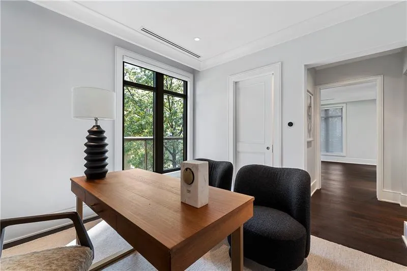 3376 Peachtree Road Unit 1, Atlanta, Georgia 30326, 3 Bedrooms Bedrooms, ,3 BathroomsBathrooms,Residential,For Sale,3376 Peachtree Road Unit 1,7585122