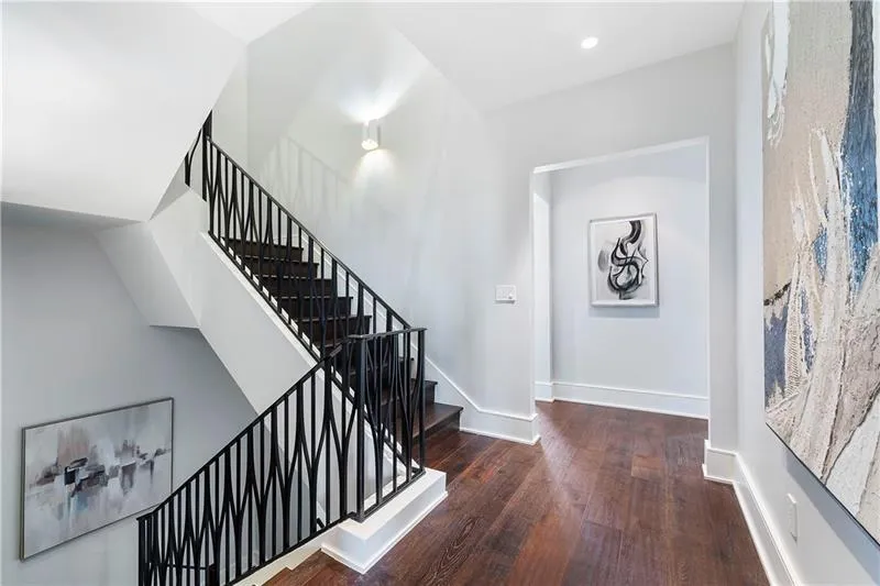 3376 Peachtree Road Unit 1, Atlanta, Georgia 30326, 3 Bedrooms Bedrooms, ,3 BathroomsBathrooms,Residential,For Sale,3376 Peachtree Road Unit 1,7585122