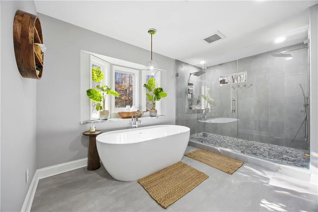 Spa-style primary bath featuring a 72