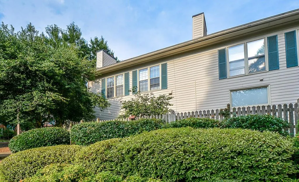 301 Brandywine Circle, Sandy Springs, Georgia 30350, 3 Bedrooms Bedrooms, ,2 BathroomsBathrooms,Residential,Sold,301 Brandywine Circle,6588571