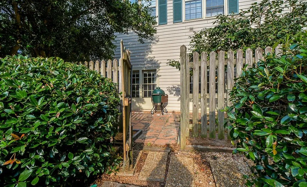 301 Brandywine Circle, Sandy Springs, Georgia 30350, 3 Bedrooms Bedrooms, ,2 BathroomsBathrooms,Residential,Sold,301 Brandywine Circle,6588571
