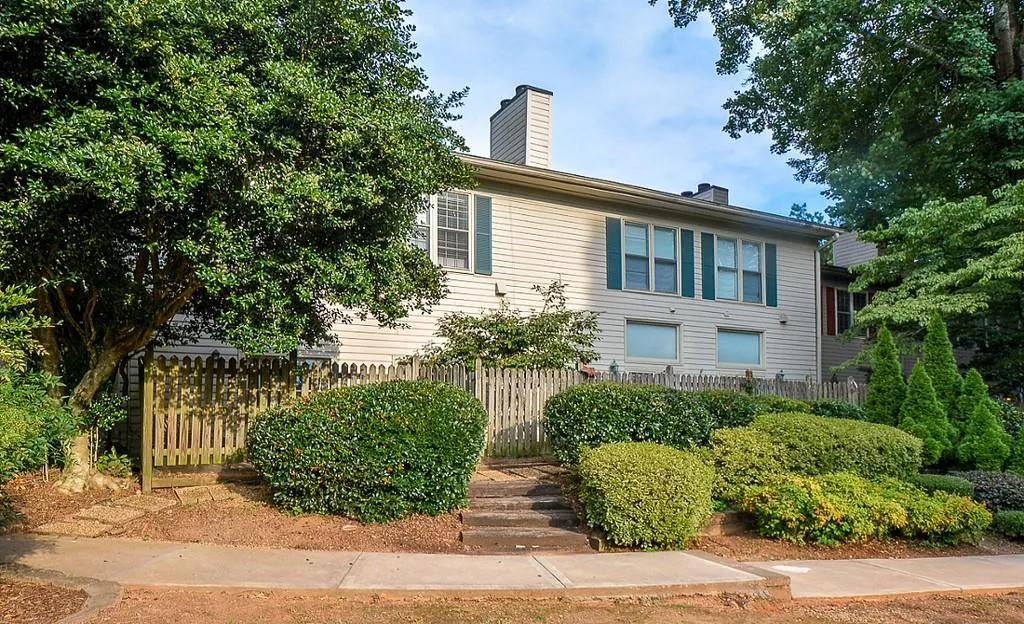 301 Brandywine Circle, Sandy Springs, Georgia 30350, 3 Bedrooms Bedrooms, ,2 BathroomsBathrooms,Residential,Sold,301 Brandywine Circle,6588571