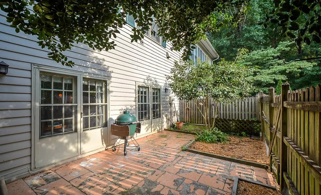 301 Brandywine Circle, Sandy Springs, Georgia 30350, 3 Bedrooms Bedrooms, ,2 BathroomsBathrooms,Residential,Sold,301 Brandywine Circle,6588571