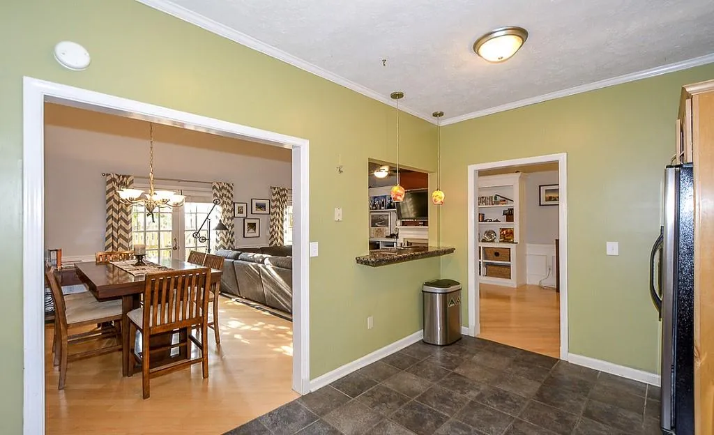 301 Brandywine Circle, Sandy Springs, Georgia 30350, 3 Bedrooms Bedrooms, ,2 BathroomsBathrooms,Residential,Sold,301 Brandywine Circle,6588571