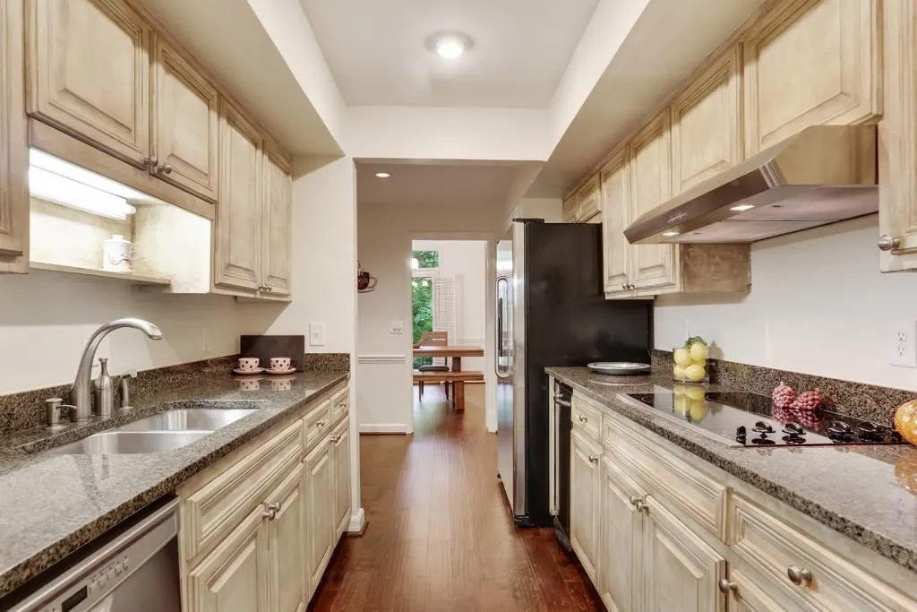63 Willow Glen Ne, Sandy Springs, Georgia 30342, 3 Bedrooms Bedrooms, ,2 BathroomsBathrooms,Residential,Sold,63 Willow Glen Ne,6002454