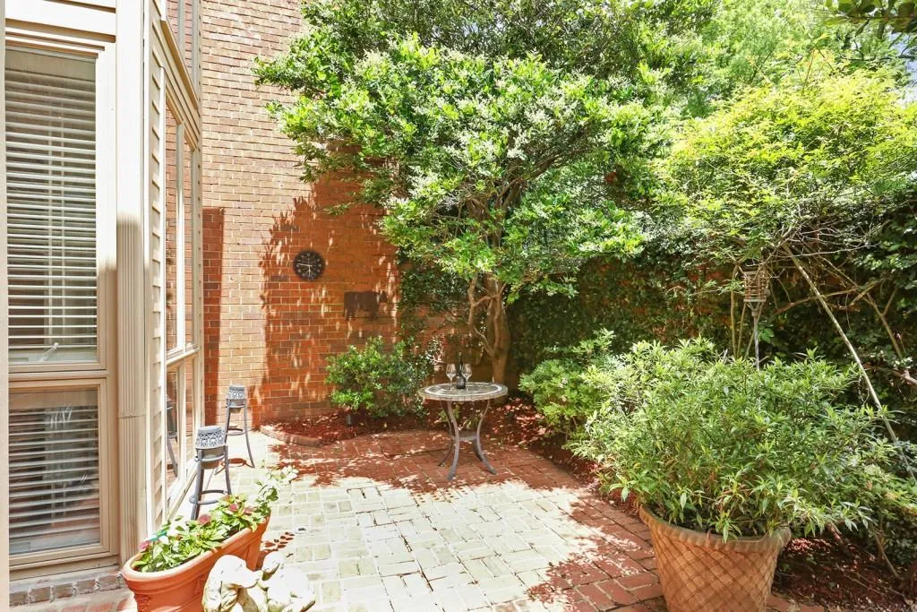 63 Willow Glen Ne, Sandy Springs, Georgia 30342, 3 Bedrooms Bedrooms, ,2 BathroomsBathrooms,Residential,Sold,63 Willow Glen Ne,6002454