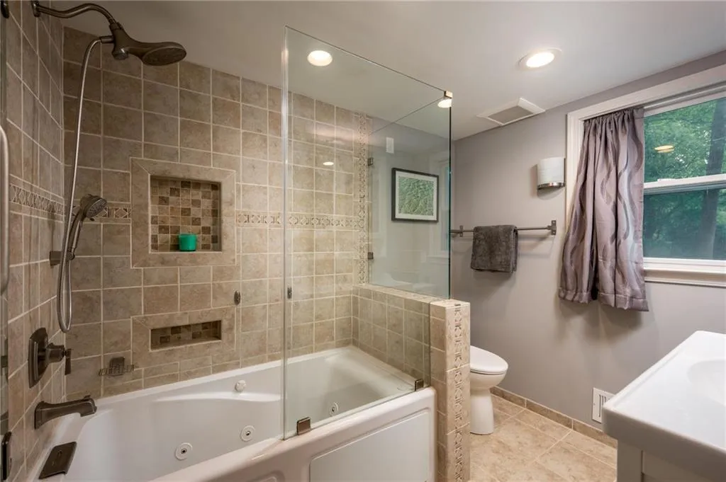 7135 Dunhill Terrace, Atlanta, Georgia 30328, 5 Bedrooms Bedrooms, ,3 BathroomsBathrooms,Residential,Sold,7135 Dunhill Terrace,6897787