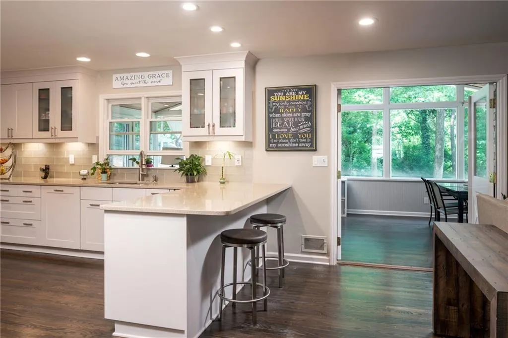 7135 Dunhill Terrace, Atlanta, Georgia 30328, 5 Bedrooms Bedrooms, ,3 BathroomsBathrooms,Residential,Sold,7135 Dunhill Terrace,6897787