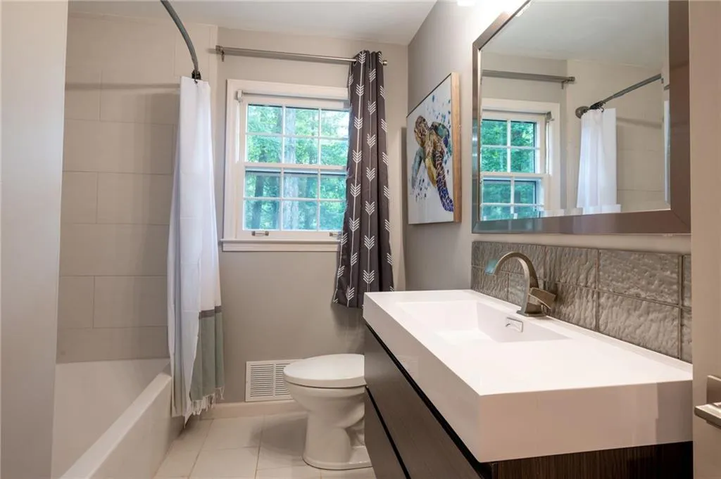 7135 Dunhill Terrace, Atlanta, Georgia 30328, 5 Bedrooms Bedrooms, ,3 BathroomsBathrooms,Residential,Sold,7135 Dunhill Terrace,6897787