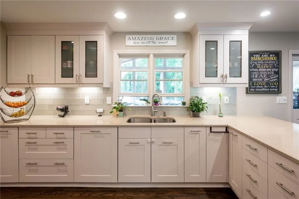 7135 Dunhill Terrace, Atlanta, Georgia 30328, 5 Bedrooms Bedrooms, ,3 BathroomsBathrooms,Residential,Sold,7135 Dunhill Terrace,6897787