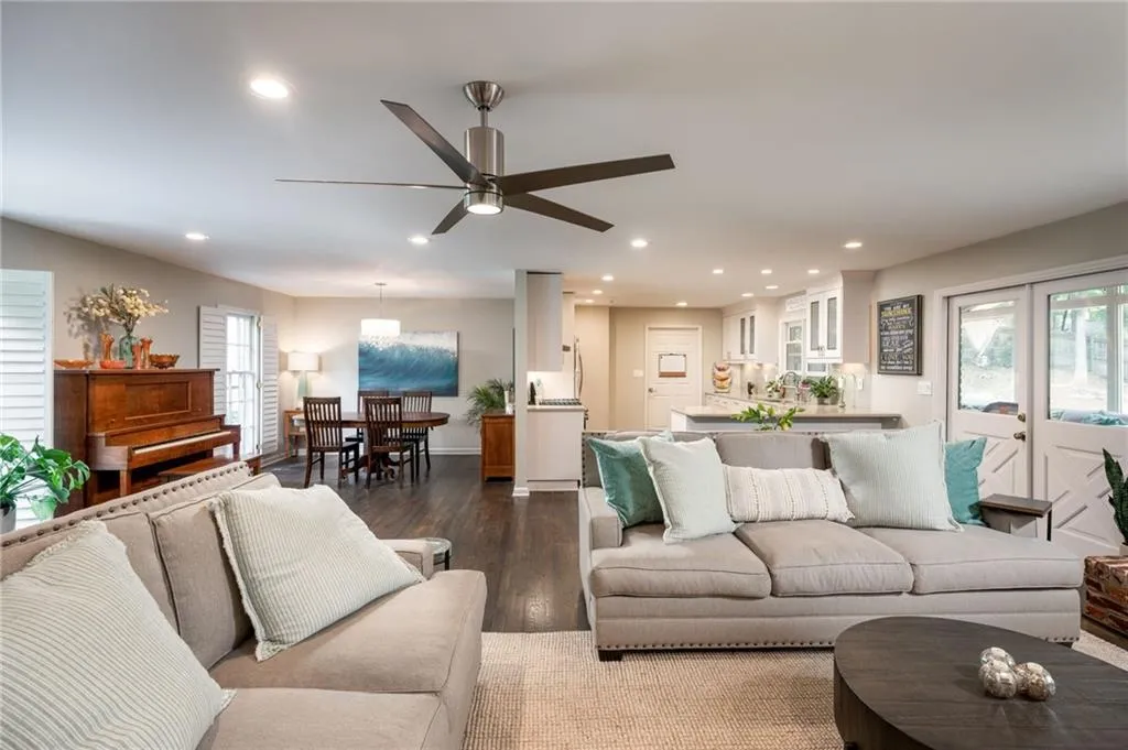 7135 Dunhill Terrace, Atlanta, Georgia 30328, 5 Bedrooms Bedrooms, ,3 BathroomsBathrooms,Residential,Sold,7135 Dunhill Terrace,6897787