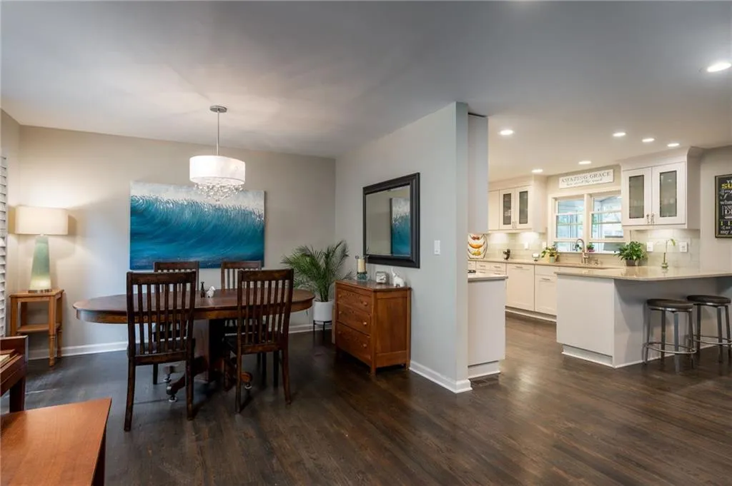 7135 Dunhill Terrace, Atlanta, Georgia 30328, 5 Bedrooms Bedrooms, ,3 BathroomsBathrooms,Residential,Sold,7135 Dunhill Terrace,6897787