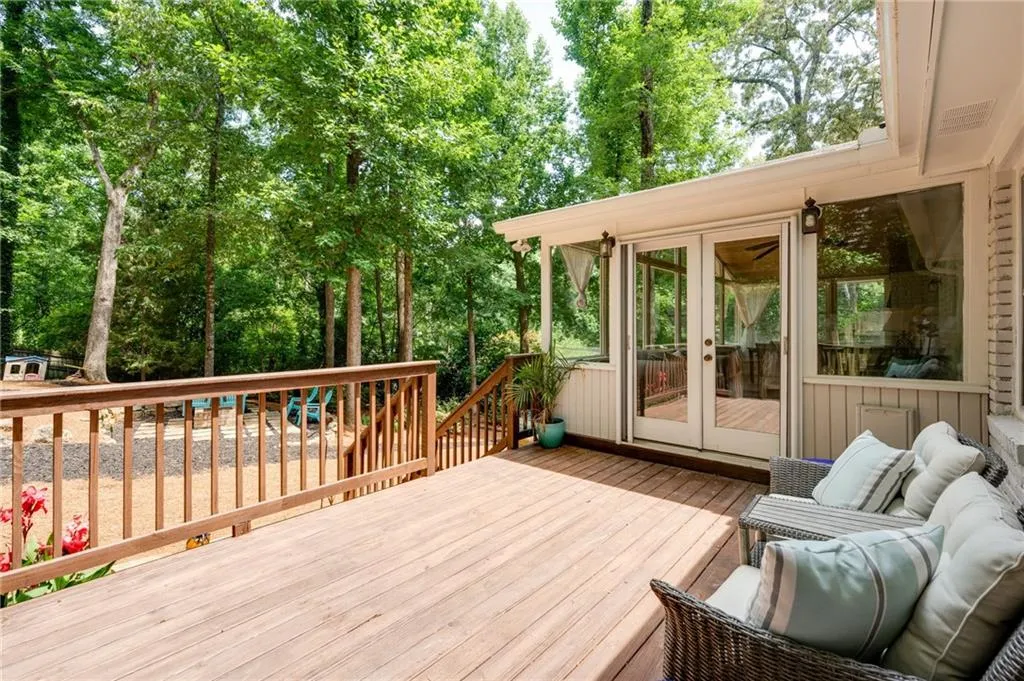 7135 Dunhill Terrace, Atlanta, Georgia 30328, 5 Bedrooms Bedrooms, ,3 BathroomsBathrooms,Residential,Sold,7135 Dunhill Terrace,6897787