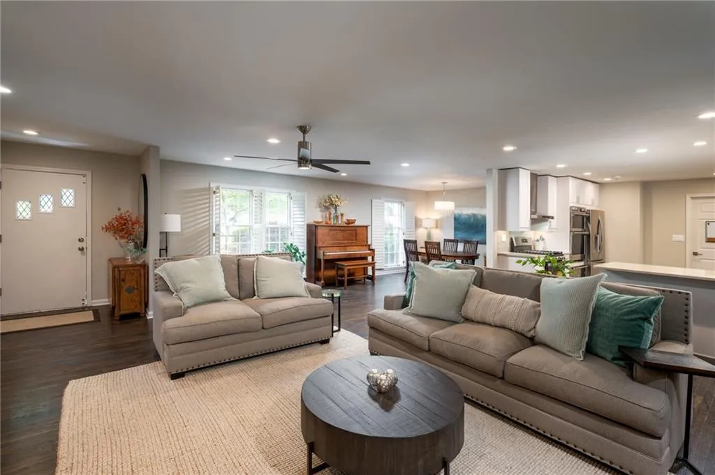 7135 Dunhill Terrace, Atlanta, Georgia 30328, 5 Bedrooms Bedrooms, ,3 BathroomsBathrooms,Residential,Sold,7135 Dunhill Terrace,6897787