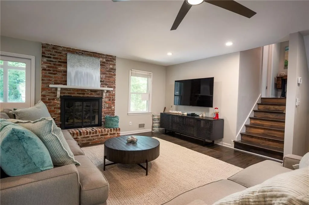 7135 Dunhill Terrace, Atlanta, Georgia 30328, 5 Bedrooms Bedrooms, ,3 BathroomsBathrooms,Residential,Sold,7135 Dunhill Terrace,6897787