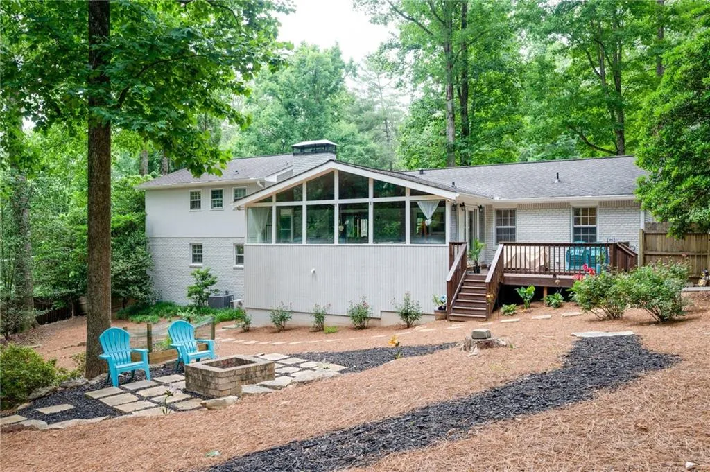 7135 Dunhill Terrace, Atlanta, Georgia 30328, 5 Bedrooms Bedrooms, ,3 BathroomsBathrooms,Residential,Sold,7135 Dunhill Terrace,6897787