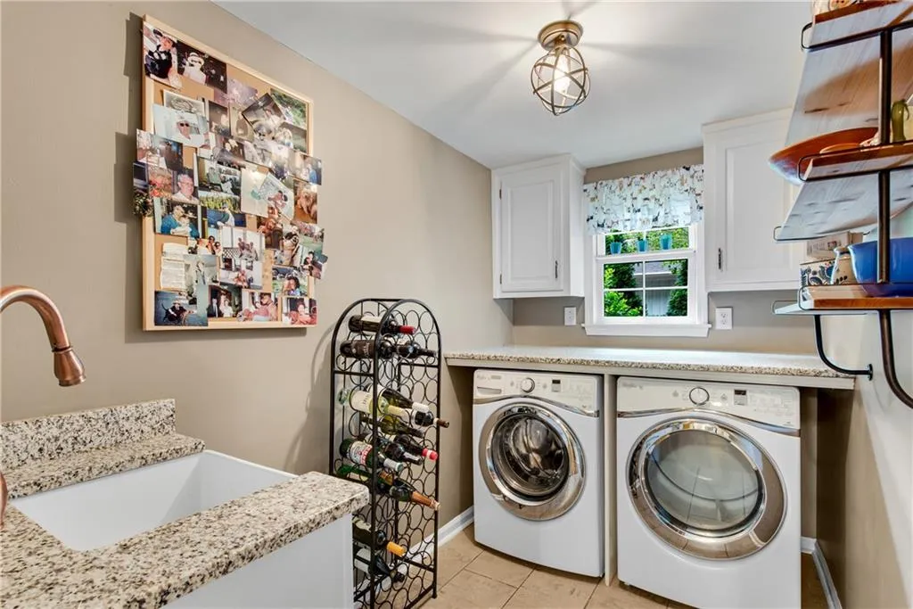 7495 Old Maine Trail, Sandy Springs, Georgia 30328, 4 Bedrooms Bedrooms, ,3 BathroomsBathrooms,Residential,Sold,7495 Old Maine Trail,7384425