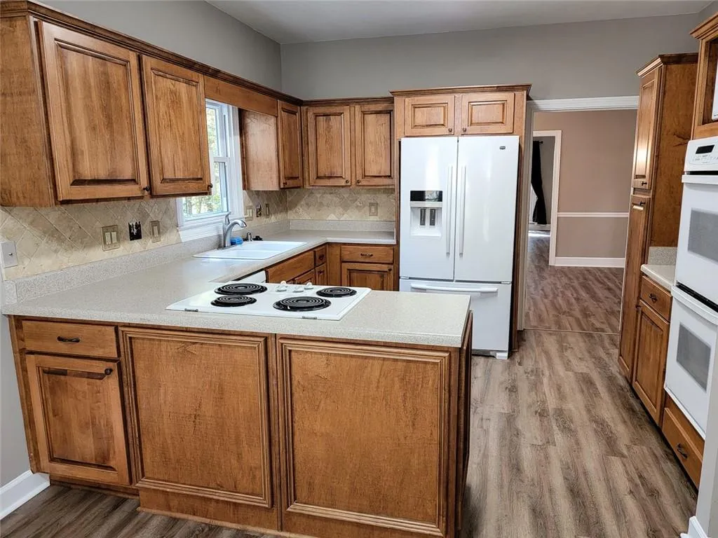 6 Forest Ridge Court, Sandy Springs, Georgia 30350, 3 Bedrooms Bedrooms, ,3 BathroomsBathrooms,Residential,Sold,6 Forest Ridge Court,7136726