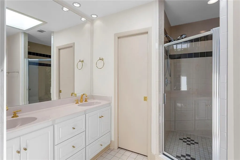 8955 Ridgemont Drive Ne, Sandy Springs, Georgia 30350, 5 Bedrooms Bedrooms, ,4 BathroomsBathrooms,Residential,Sold,8955 Ridgemont Drive Ne,7103233