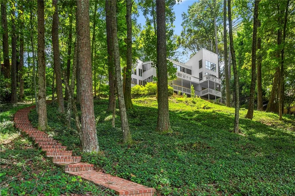 8955 Ridgemont Drive Ne, Sandy Springs, Georgia 30350, 5 Bedrooms Bedrooms, ,4 BathroomsBathrooms,Residential,Sold,8955 Ridgemont Drive Ne,7103233