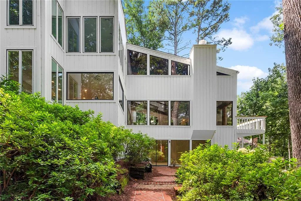 8955 Ridgemont Drive Ne, Sandy Springs, Georgia 30350, 5 Bedrooms Bedrooms, ,4 BathroomsBathrooms,Residential,Sold,8955 Ridgemont Drive Ne,7103233
