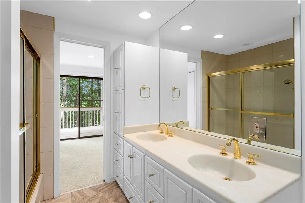 8955 Ridgemont Drive Ne, Sandy Springs, Georgia 30350, 5 Bedrooms Bedrooms, ,4 BathroomsBathrooms,Residential,Sold,8955 Ridgemont Drive Ne,7103233