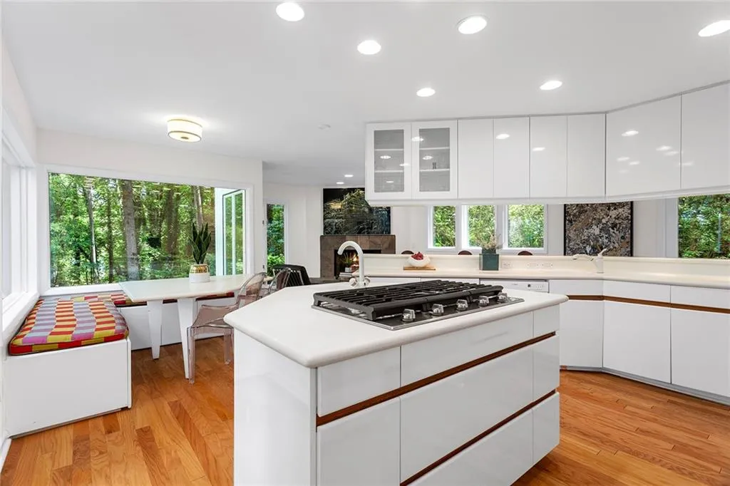 8955 Ridgemont Drive Ne, Sandy Springs, Georgia 30350, 5 Bedrooms Bedrooms, ,4 BathroomsBathrooms,Residential,Sold,8955 Ridgemont Drive Ne,7103233