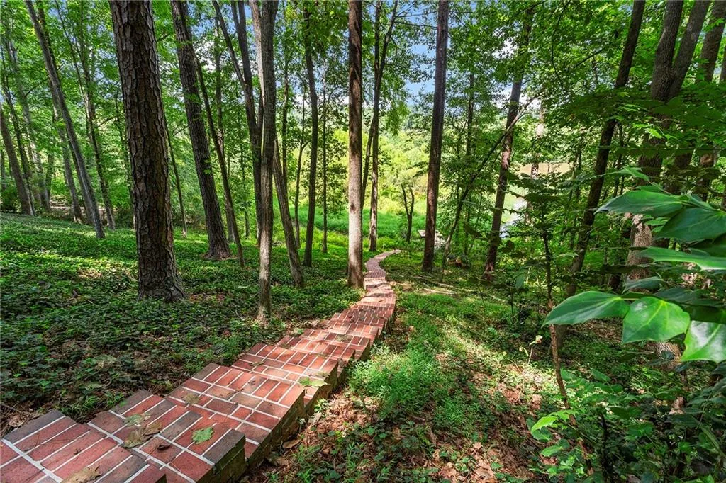 8955 Ridgemont Drive Ne, Sandy Springs, Georgia 30350, 5 Bedrooms Bedrooms, ,4 BathroomsBathrooms,Residential,Sold,8955 Ridgemont Drive Ne,7103233