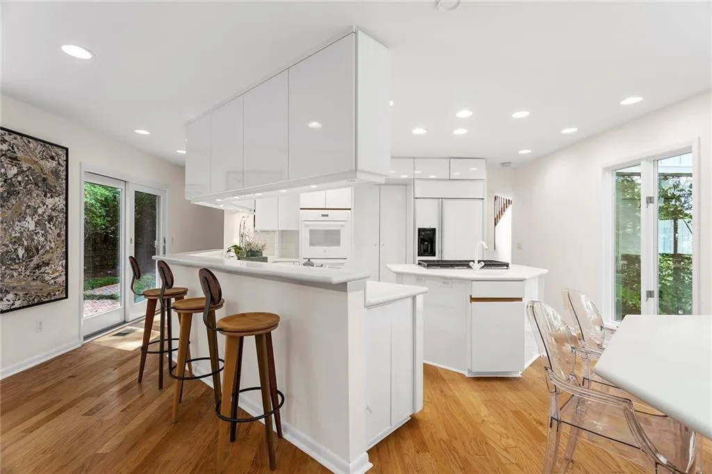 8955 Ridgemont Drive Ne, Sandy Springs, Georgia 30350, 5 Bedrooms Bedrooms, ,4 BathroomsBathrooms,Residential,Sold,8955 Ridgemont Drive Ne,7103233