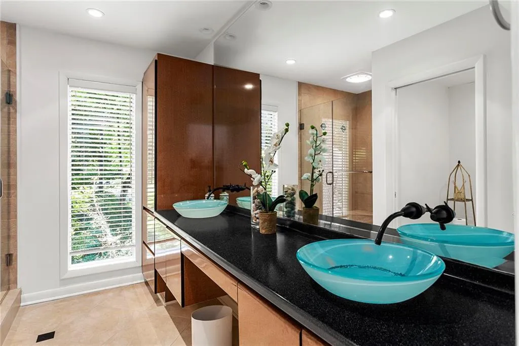 8955 Ridgemont Drive Ne, Sandy Springs, Georgia 30350, 5 Bedrooms Bedrooms, ,4 BathroomsBathrooms,Residential,Sold,8955 Ridgemont Drive Ne,7103233