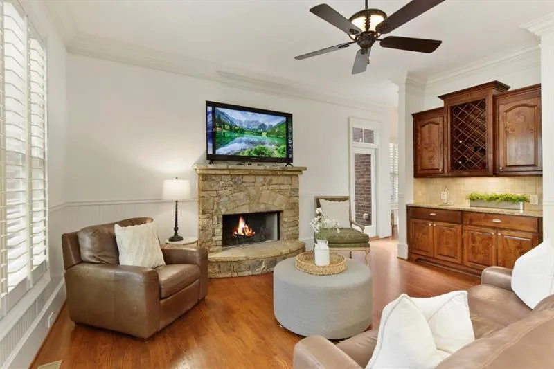 525 Glenmanor Court, Sandy Springs, Georgia 30328, 5 Bedrooms Bedrooms, ,5 BathroomsBathrooms,Residential,Sold,525 Glenmanor Court,7486410