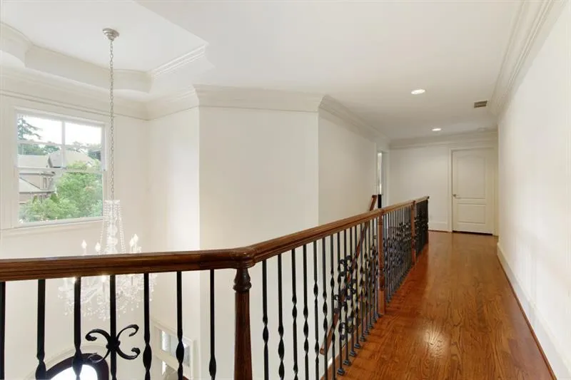 525 Glenmanor Court, Sandy Springs, Georgia 30328, 5 Bedrooms Bedrooms, ,5 BathroomsBathrooms,Residential,Sold,525 Glenmanor Court,7486410
