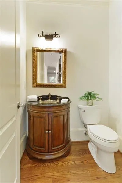 525 Glenmanor Court, Sandy Springs, Georgia 30328, 5 Bedrooms Bedrooms, ,5 BathroomsBathrooms,Residential,Sold,525 Glenmanor Court,7486410