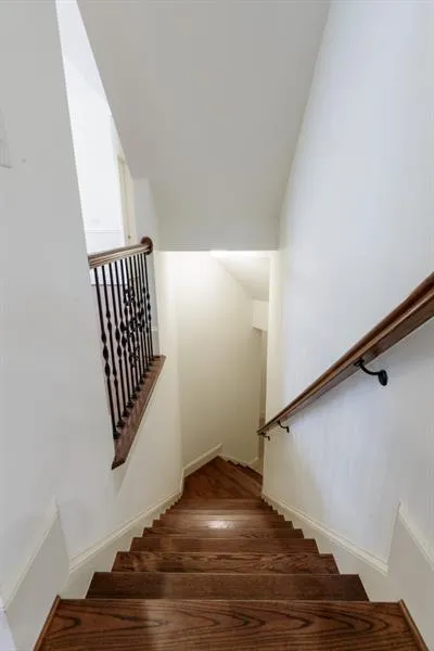 525 Glenmanor Court, Sandy Springs, Georgia 30328, 5 Bedrooms Bedrooms, ,5 BathroomsBathrooms,Residential,Sold,525 Glenmanor Court,7486410