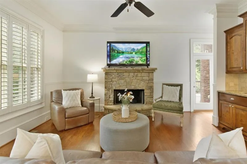 525 Glenmanor Court, Sandy Springs, Georgia 30328, 5 Bedrooms Bedrooms, ,5 BathroomsBathrooms,Residential,Sold,525 Glenmanor Court,7486410