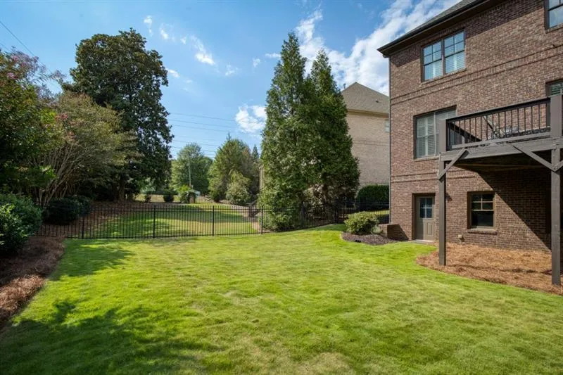 525 Glenmanor Court, Sandy Springs, Georgia 30328, 5 Bedrooms Bedrooms, ,5 BathroomsBathrooms,Residential,Sold,525 Glenmanor Court,7486410