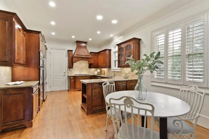525 Glenmanor Court, Sandy Springs, Georgia 30328, 5 Bedrooms Bedrooms, ,5 BathroomsBathrooms,Residential,Sold,525 Glenmanor Court,7486410