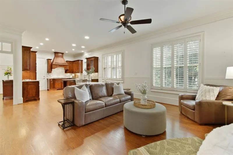 525 Glenmanor Court, Sandy Springs, Georgia 30328, 5 Bedrooms Bedrooms, ,5 BathroomsBathrooms,Residential,Sold,525 Glenmanor Court,7486410