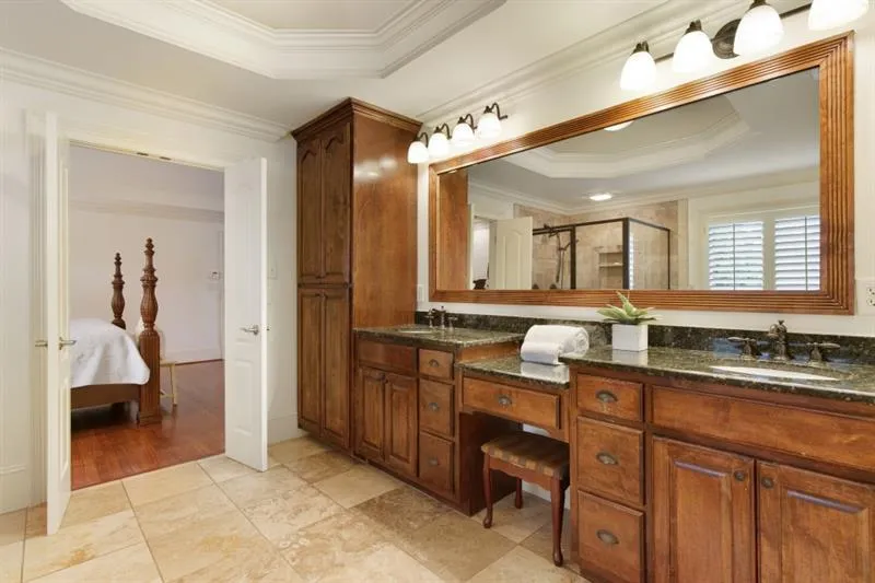 525 Glenmanor Court, Sandy Springs, Georgia 30328, 5 Bedrooms Bedrooms, ,5 BathroomsBathrooms,Residential,Sold,525 Glenmanor Court,7486410