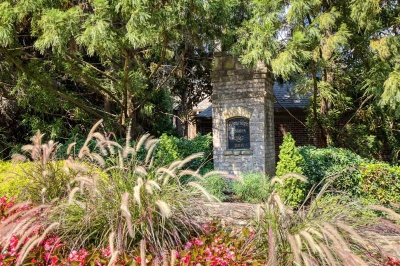 525 Glenmanor Court, Sandy Springs, Georgia 30328, 5 Bedrooms Bedrooms, ,5 BathroomsBathrooms,Residential,Sold,525 Glenmanor Court,7486410