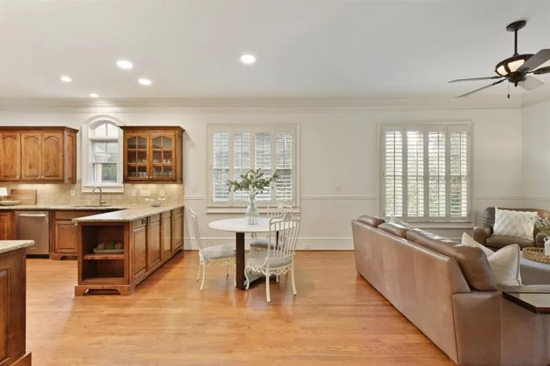 525 Glenmanor Court, Sandy Springs, Georgia 30328, 5 Bedrooms Bedrooms, ,5 BathroomsBathrooms,Residential,Sold,525 Glenmanor Court,7486410