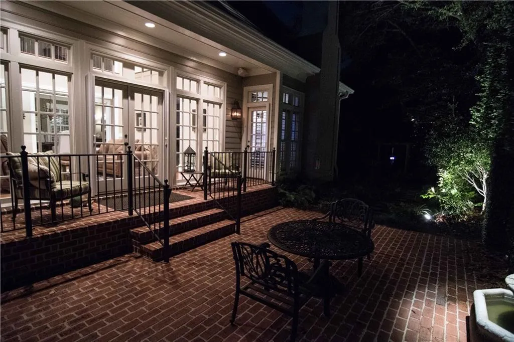 4989 Peachtree Dunwoody Road, Atlanta, Georgia 30342, 5 Bedrooms Bedrooms, ,4 BathroomsBathrooms,Residential,Sold,4989 Peachtree Dunwoody Road,5913197