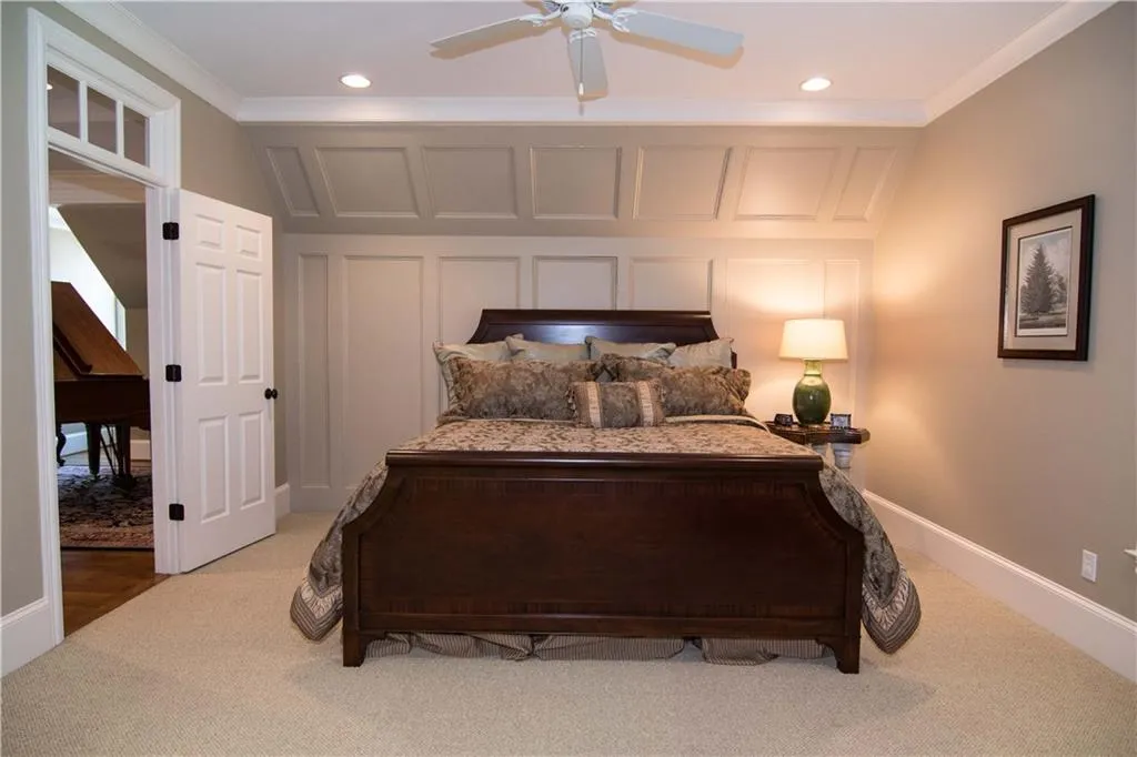 4989 Peachtree Dunwoody Road, Atlanta, Georgia 30342, 5 Bedrooms Bedrooms, ,4 BathroomsBathrooms,Residential,Sold,4989 Peachtree Dunwoody Road,5913197